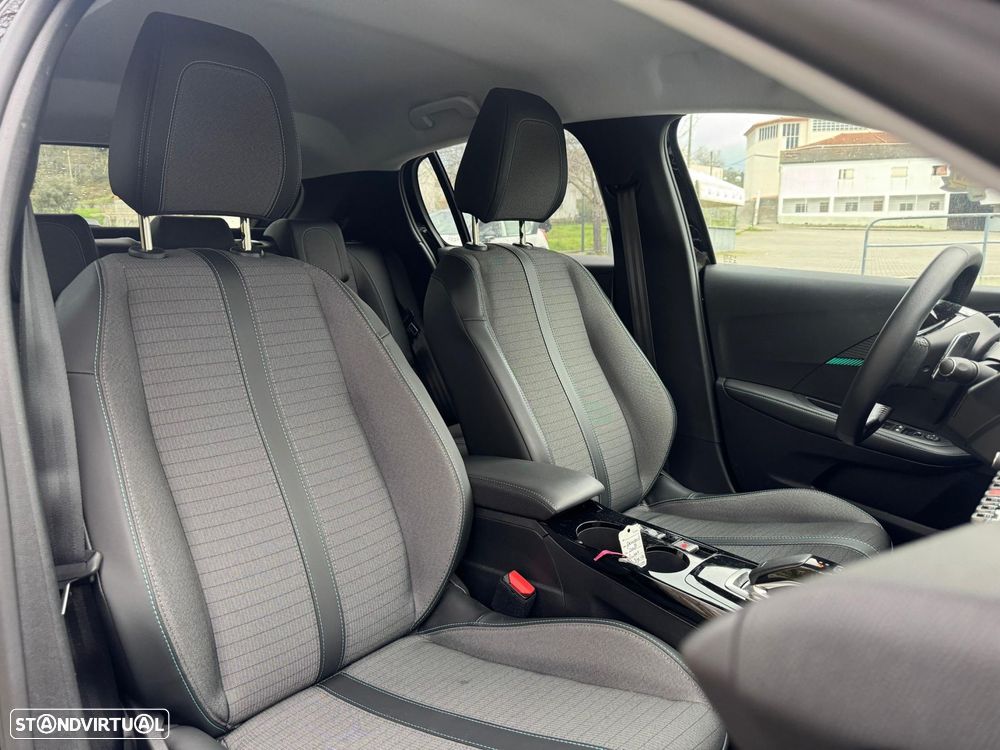 Peugeot 208 1.2 PureTech Allure EAT8 - 29