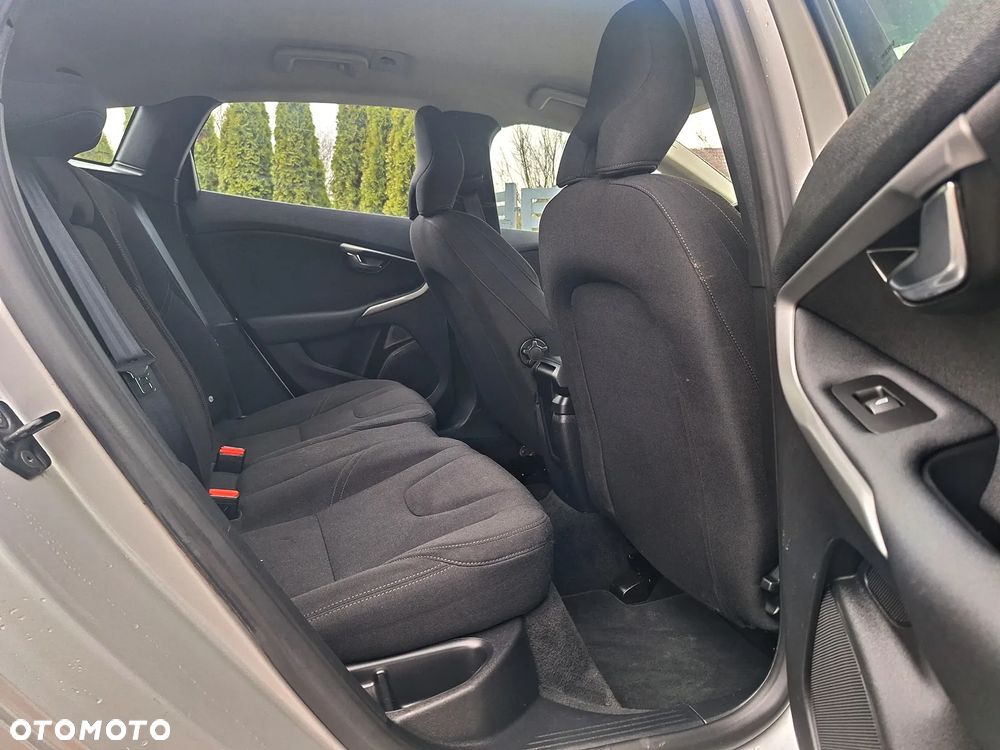 Volvo V40 ver-d2-kinetic - 21