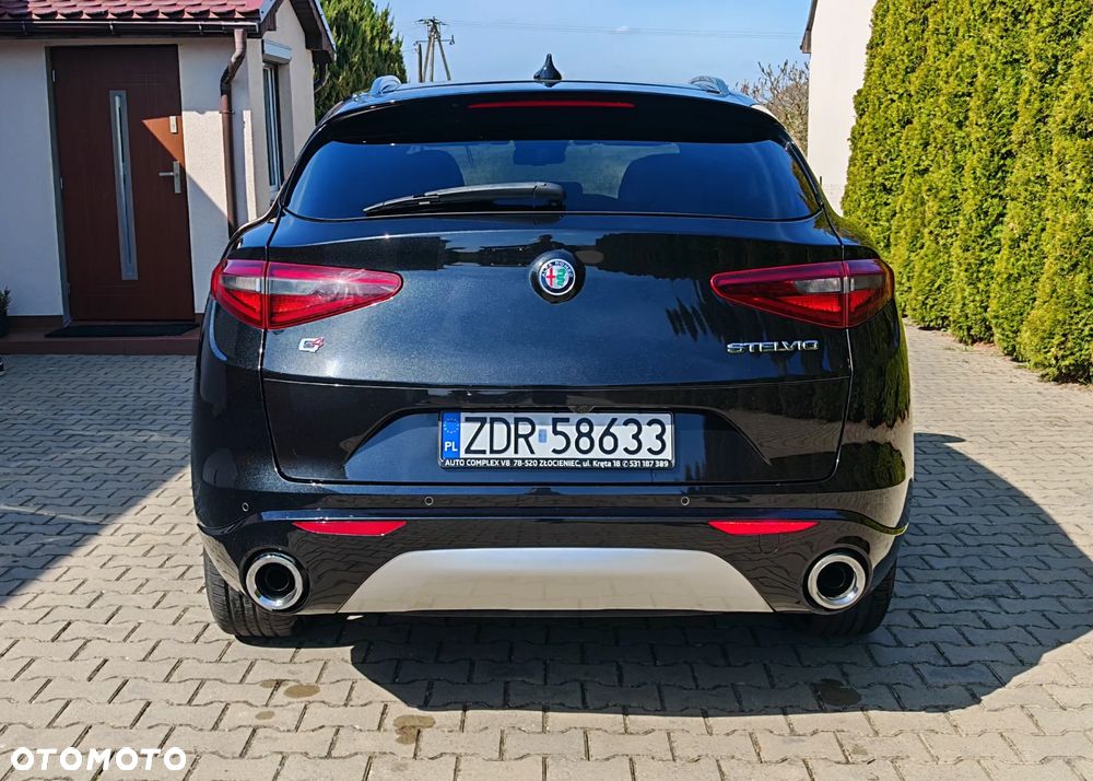 Alfa Romeo Stelvio 2.0 Turbo 16V AT8-Q4 Veloce Ti - 5
