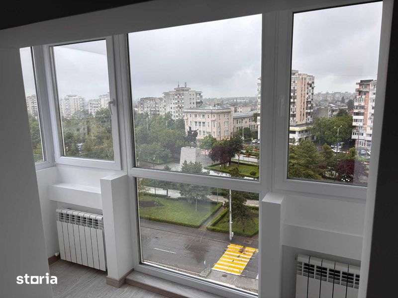 Apartament cu 3 camere, 2 bai, 2 balcoane, decomandat, complet renovat — fotografia 1