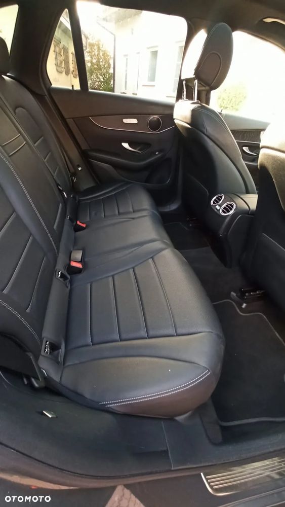 Mercedes-Benz GLC 300 4Matic 9G-TRONIC AMG Line - 11