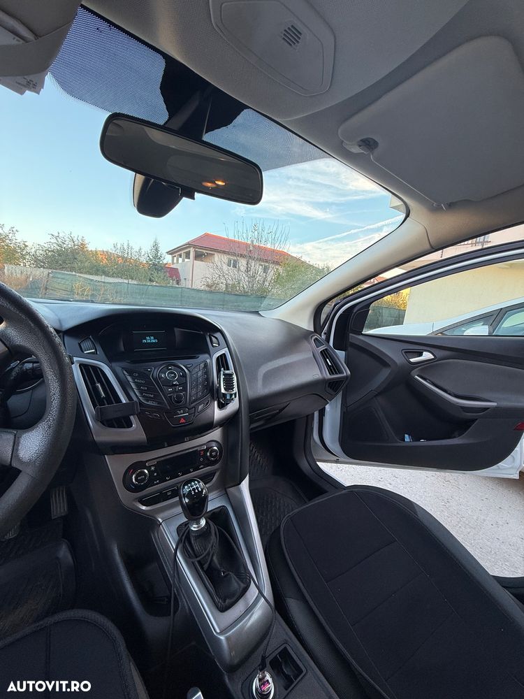 Ford Focus 1.6 TDCi DPF SYNC Edition - 6