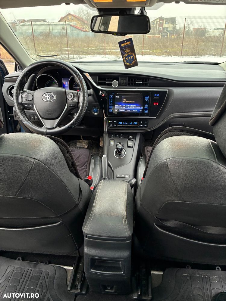 Toyota Auris 1.8 L VVT-i Sol + - 9