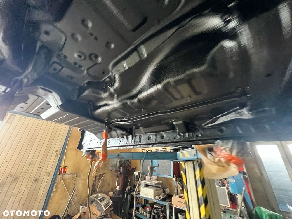 Nissan Navara 2.5 D Platinum - 8