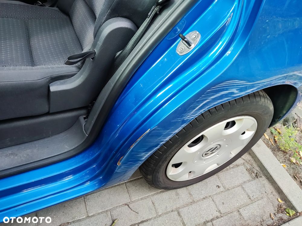 Volkswagen Touran 1.6 FSI Basis - 16