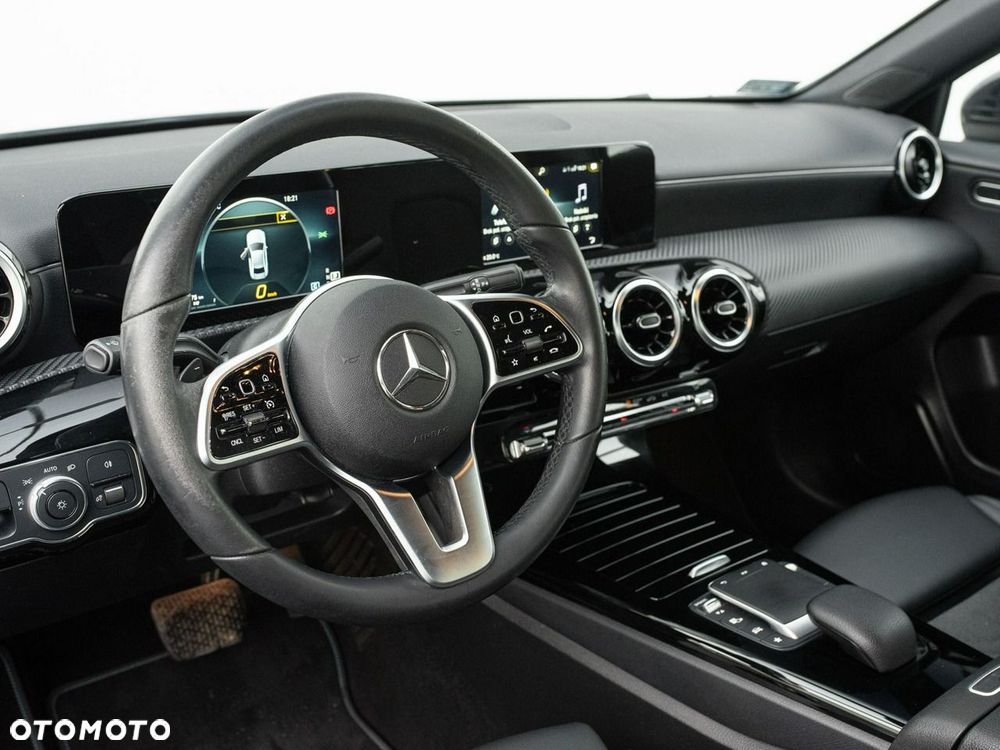 Mercedes-Benz Klasa A 180 7G-DCT - 7