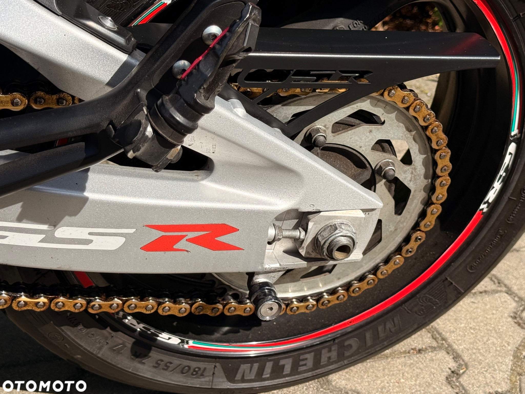 Suzuki GSR - 2
