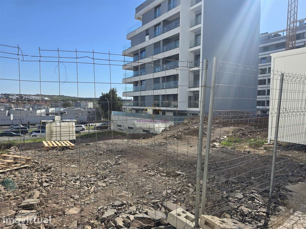 Lote de Terreno com projecto aprovado e licenças a pagamento na Amador - Grande imagem: 2/16
