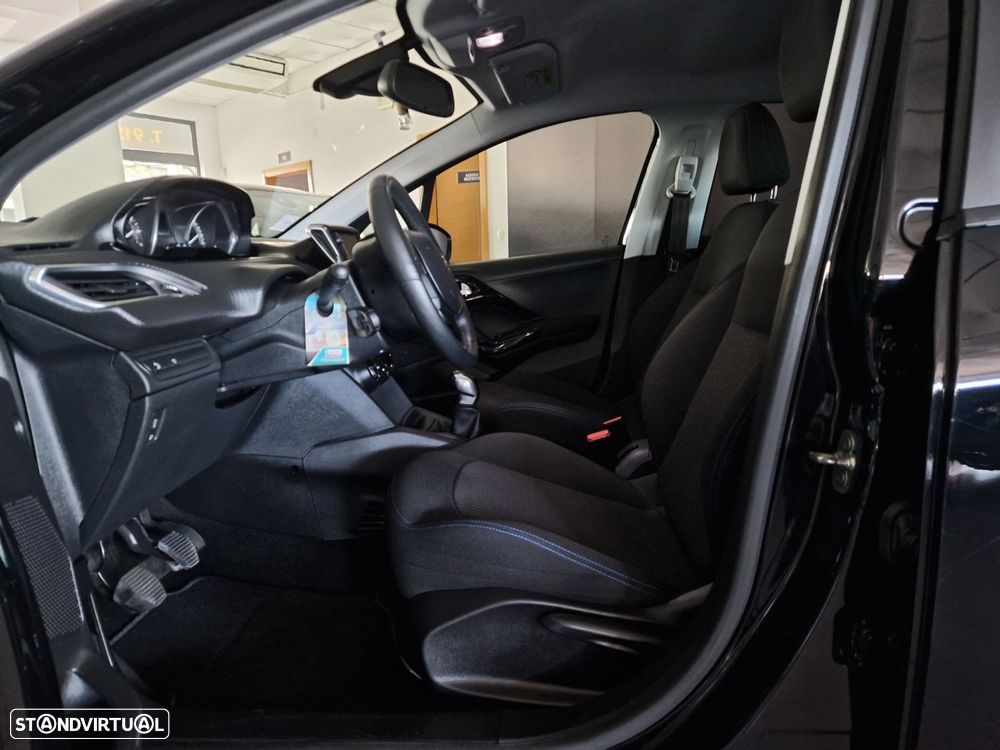 Peugeot 208 1.2 PureTech Signature - 8