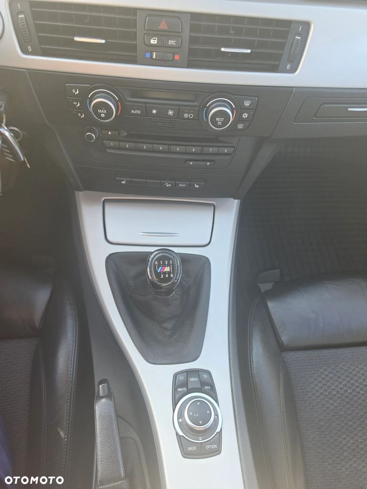 BMW Seria 3 320d xDrive DPF - 12