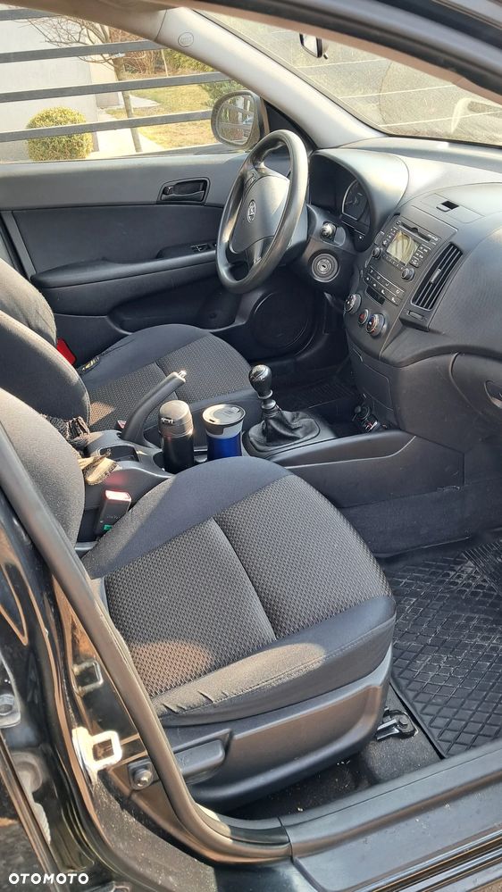 Hyundai i30 1.6 CRDi Classic + - 6