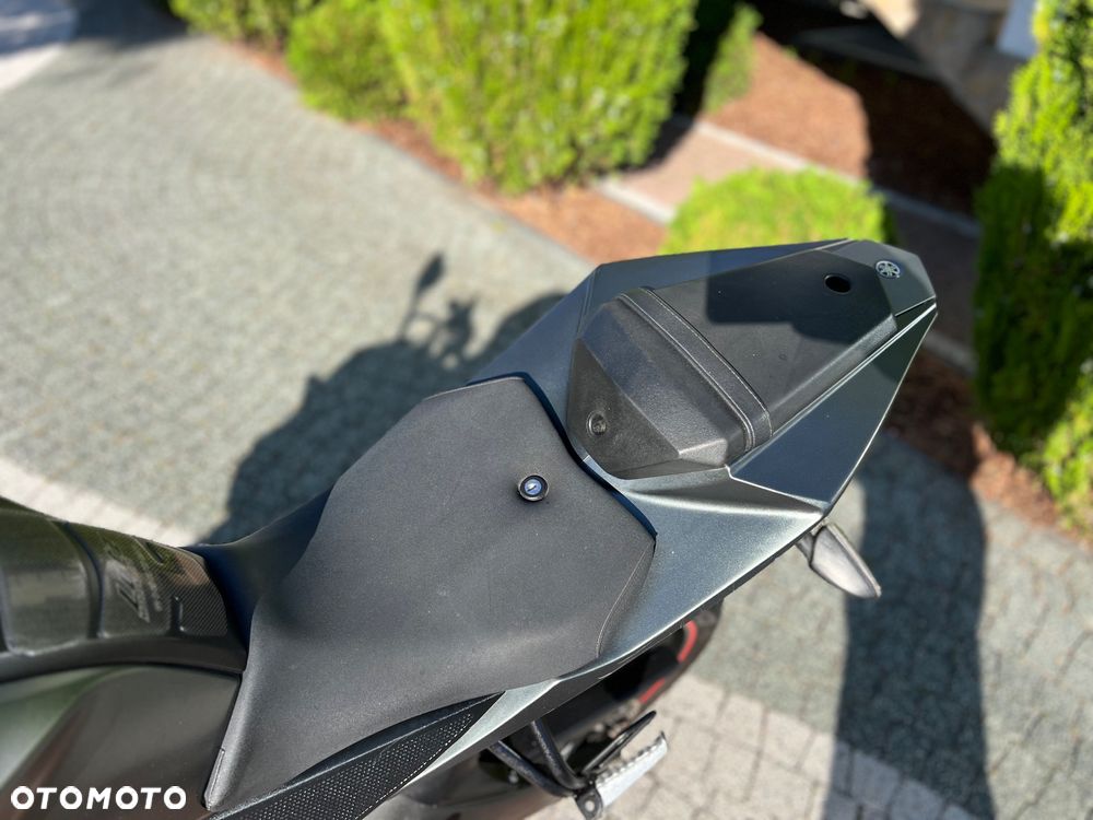 Yamaha YZF - 28