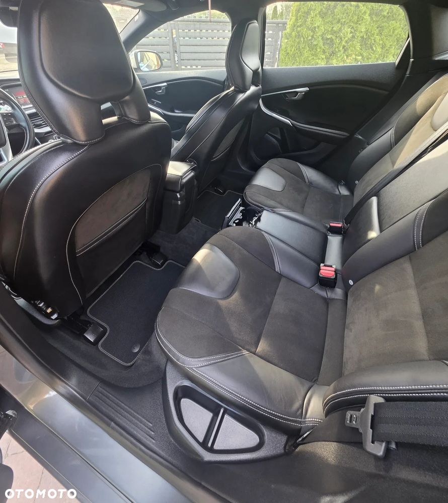 Volvo V40 D2 Drive-E R-Design Momentum - 9