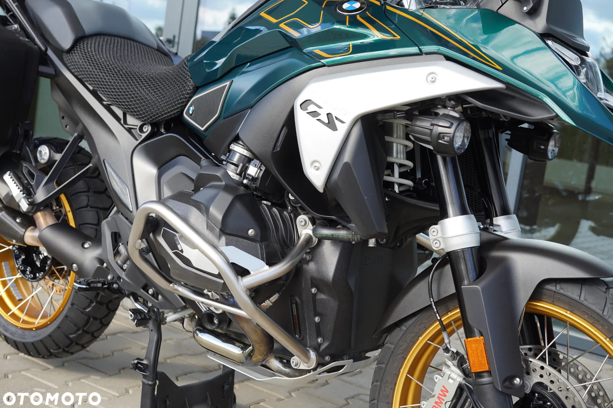 BMW R - 8