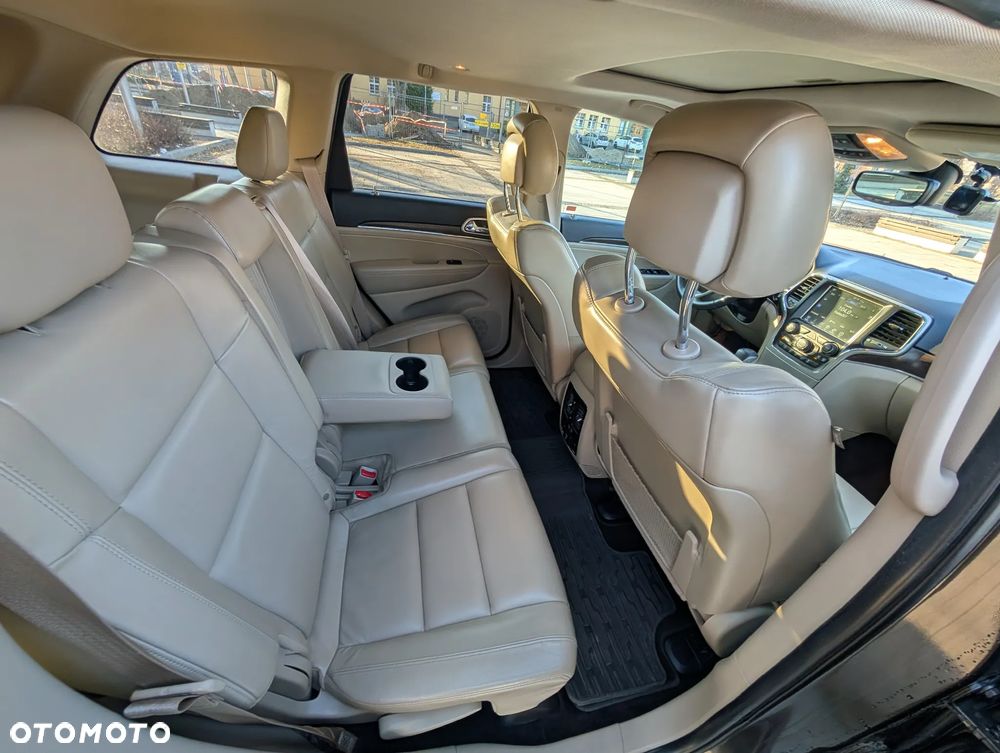 Jeep Grand Cherokee - 12