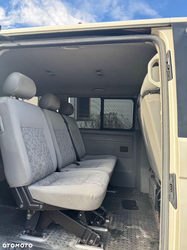 Volkswagen Caravelle - 26