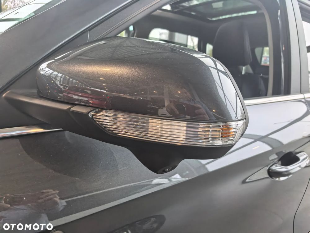 MG ZS Hybrid+ - 10