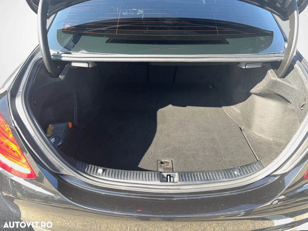 Mercedes-Benz C - 12