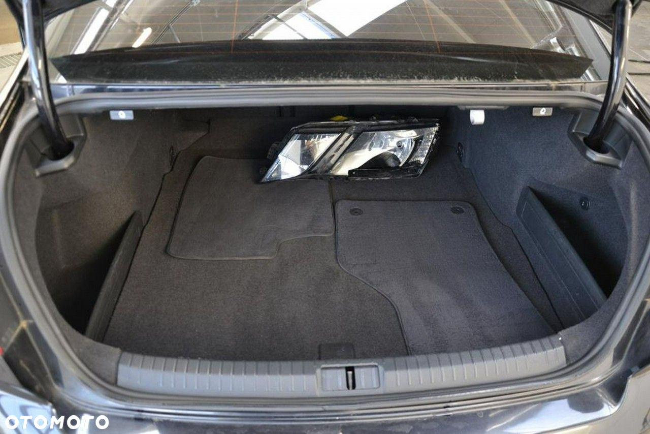 Volkswagen Passat - 17