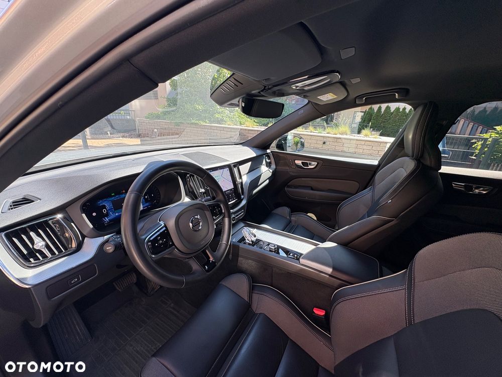 Volvo XC 60 B4 B Plus Dark - 16