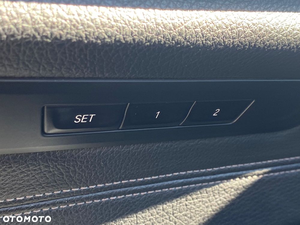 BMW Seria 5 M550i xDrive sport - 25