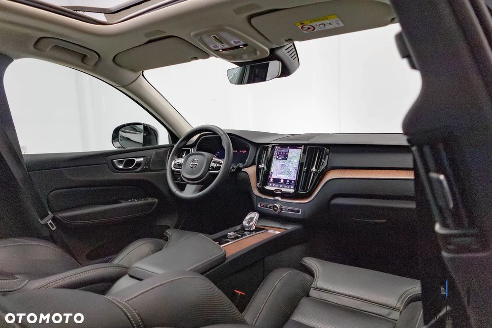 Volvo XC 60 B4 D AWD Ultimate Dark - 17