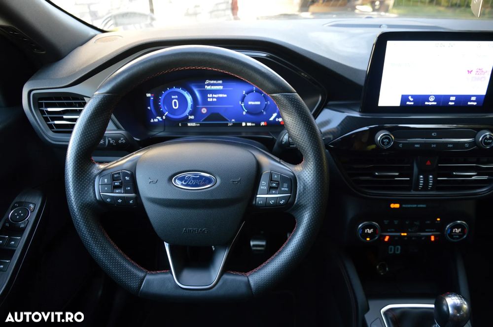 Ford Kuga 2.0 TDCi 2WD ST-Line - 24