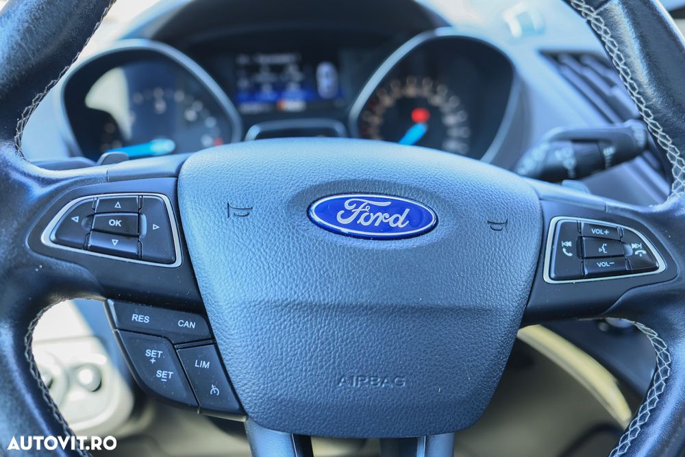 Ford Kuga 2.0 TDCi 4WD Powershift Vignale - 6