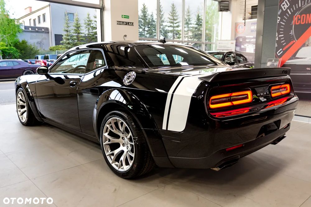 Dodge Challenger 6.2 Redeye Widebody - 12