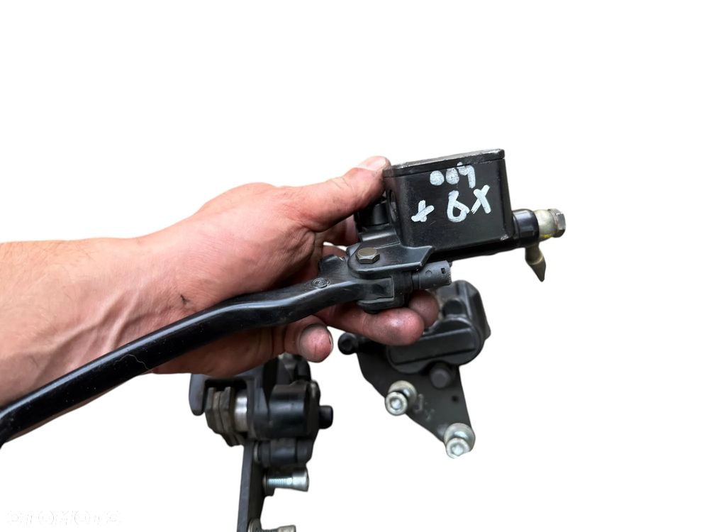 Zacisk pompa przód   Piaggio X8   400  XEVO 400 - 9