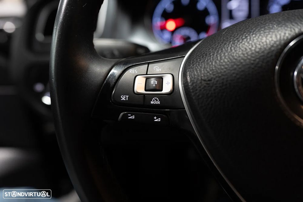 VW Golf 1.6 TDI R-Line - 33