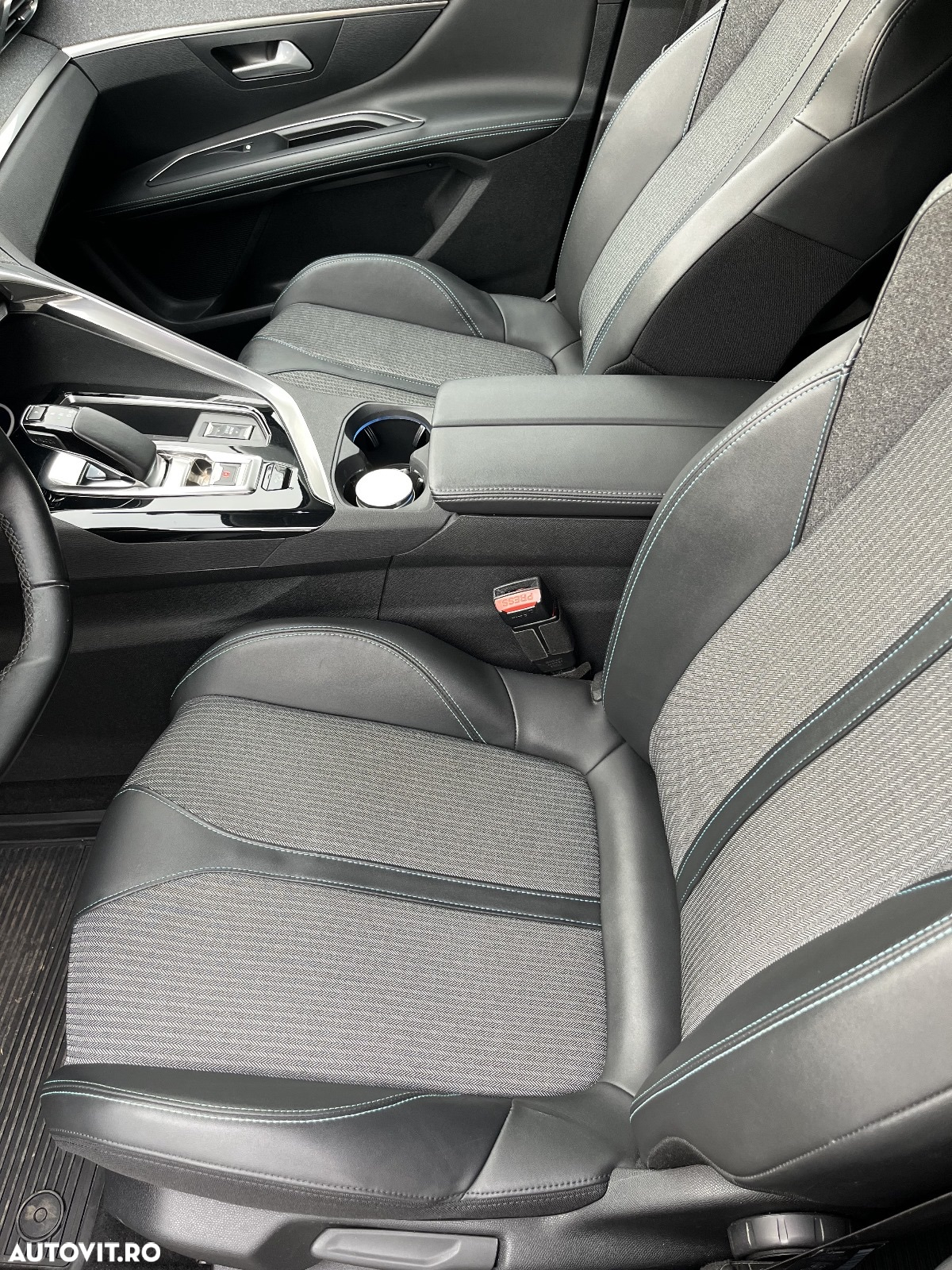 Peugeot 3008 Hybrid4 300 e-EAT8 Allure - 13