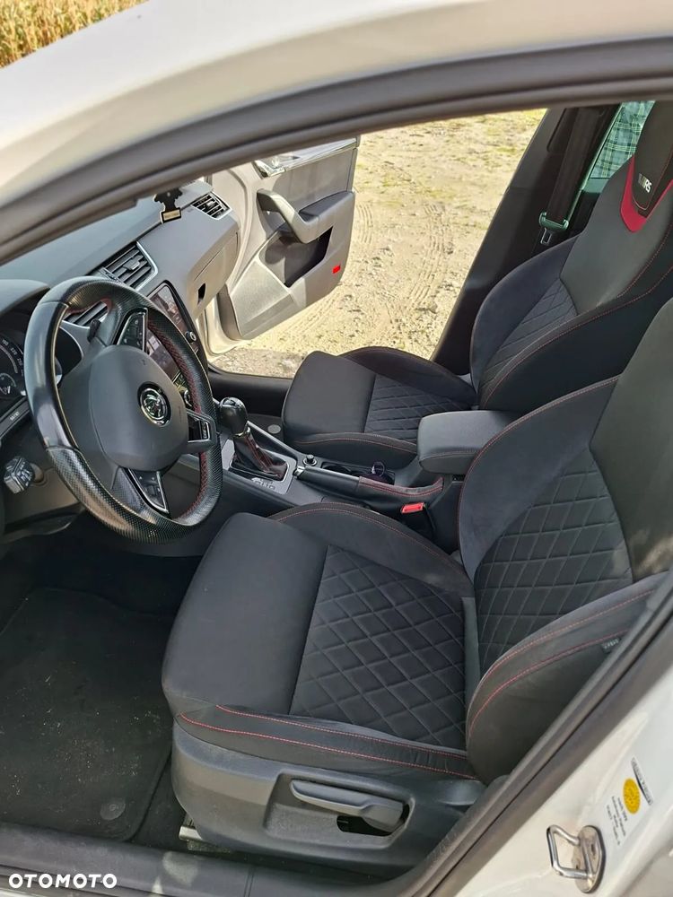 Skoda Octavia Combi 2.0 TDI DSG RS - 9