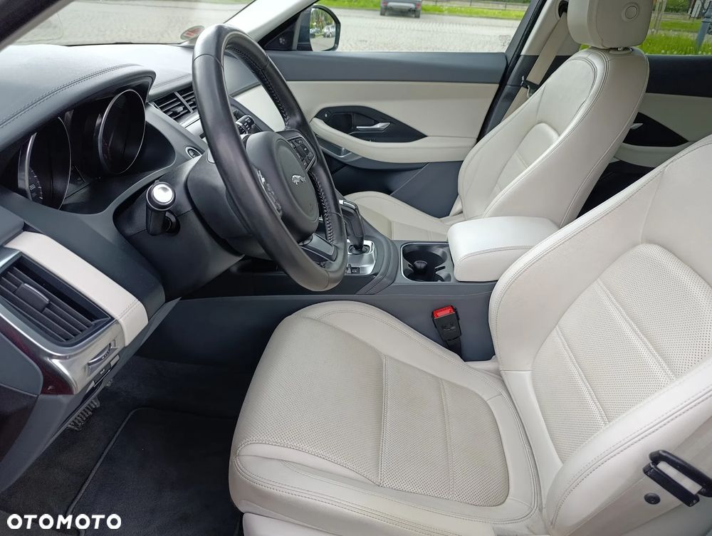 Jaguar E-Pace 2.0 i4P AWD R-Dynamic HSE - 12