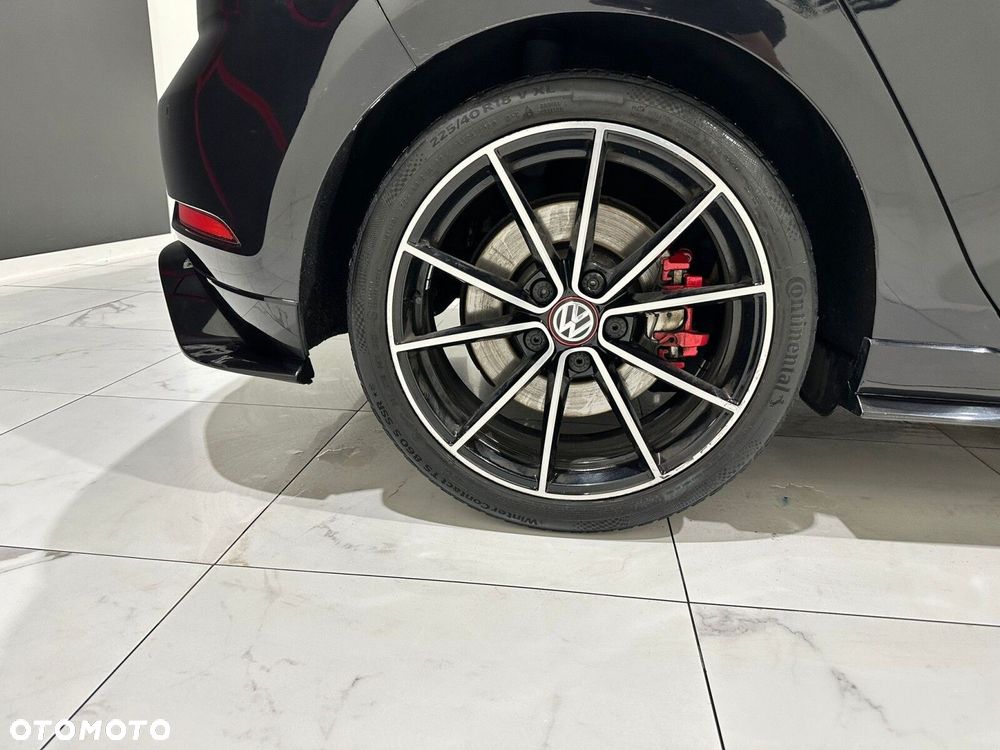 Volkswagen Golf - 32