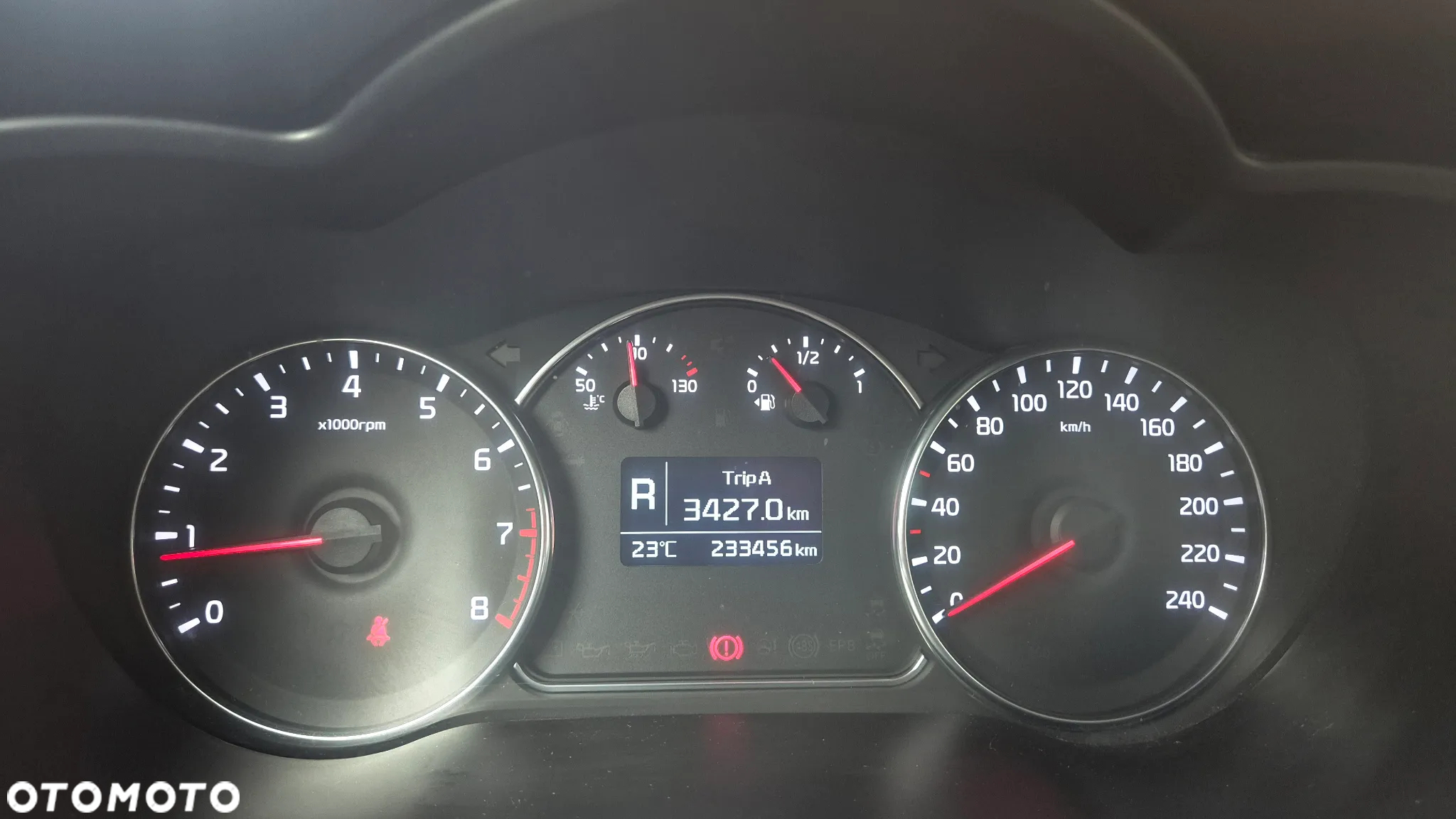 Kia Carens 1.6 GDI Dream Team Edition - 32