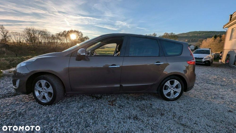 Renault Grand Scenic - 12