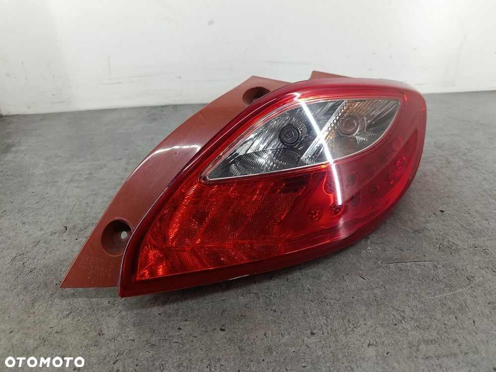 LAMPA TYLNA PRAWA MAZDA 2 II D65151150  P5776R STANLEY HATCHBACK - 1