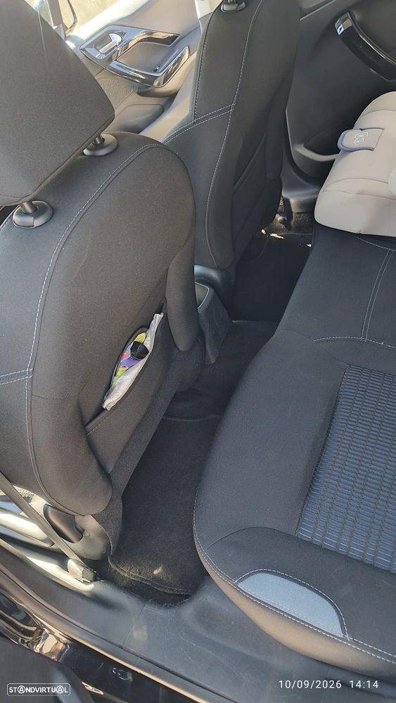 Peugeot 208 1.2 PureTech Allure - 12