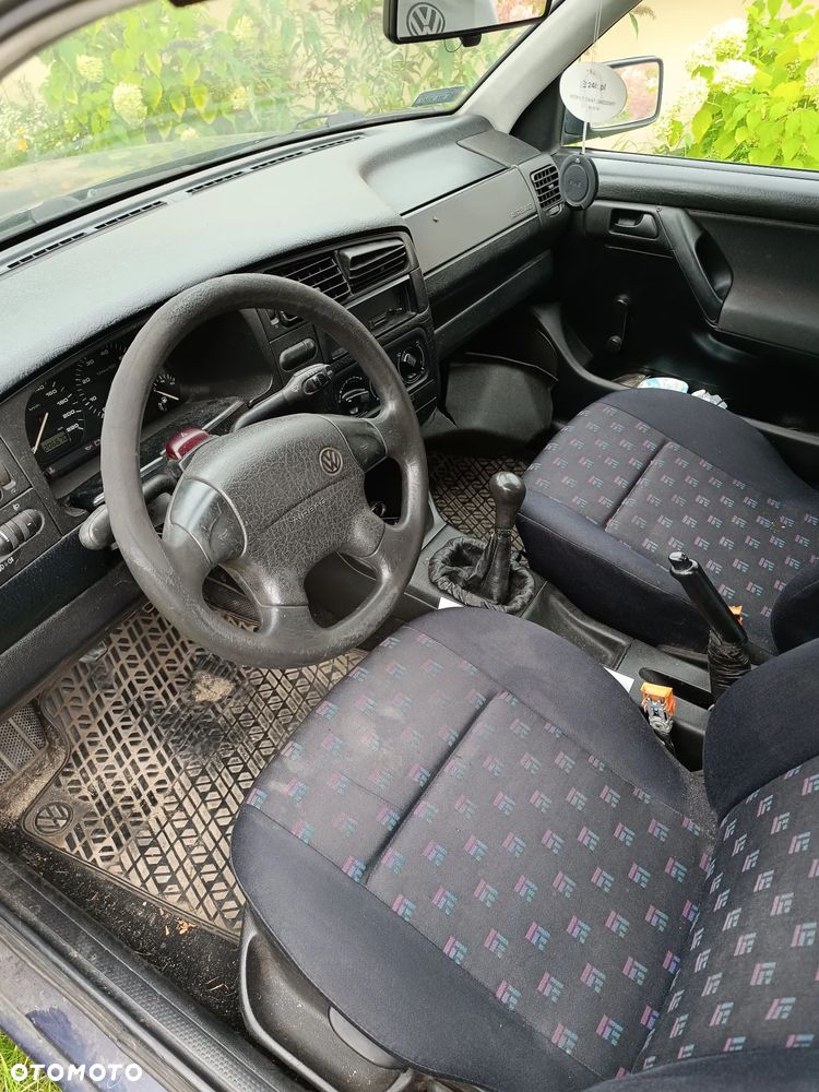 Volkswagen Golf 1.8 - 5