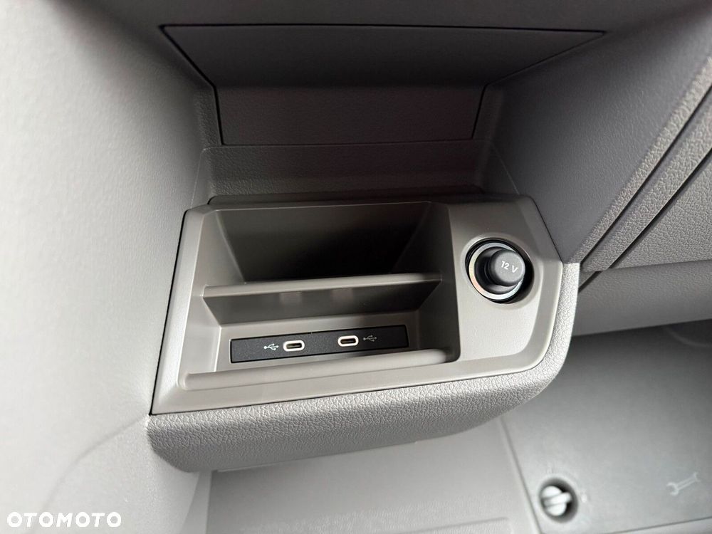 Volkswagen Crafter Crafter 35 Podwozie z pojedynczą kabiną silnik: 2,0 l EURO VI SCR 163 KM / skrzynia biegów: Przedni napęd automatyczna 8-biegowa rozstaw osi: 4490 mm - 16