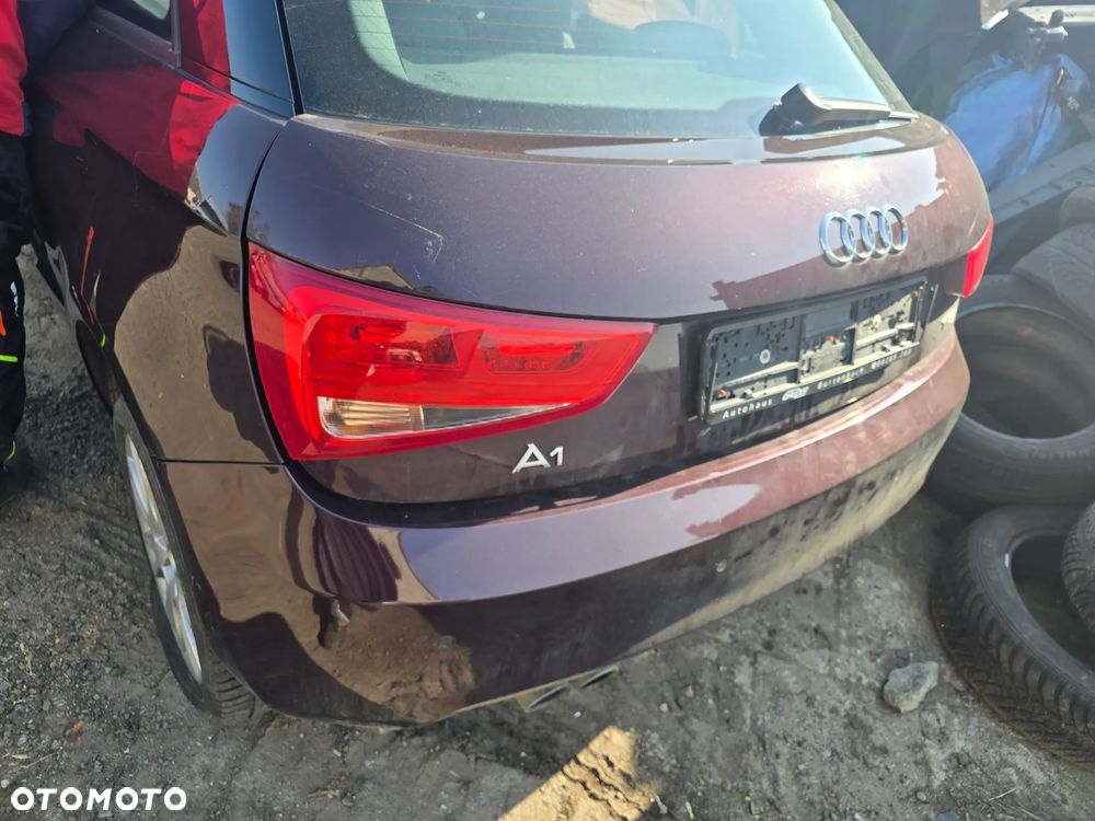 Klapa tył kompletna audi A1  w kolorze LY4S - 2