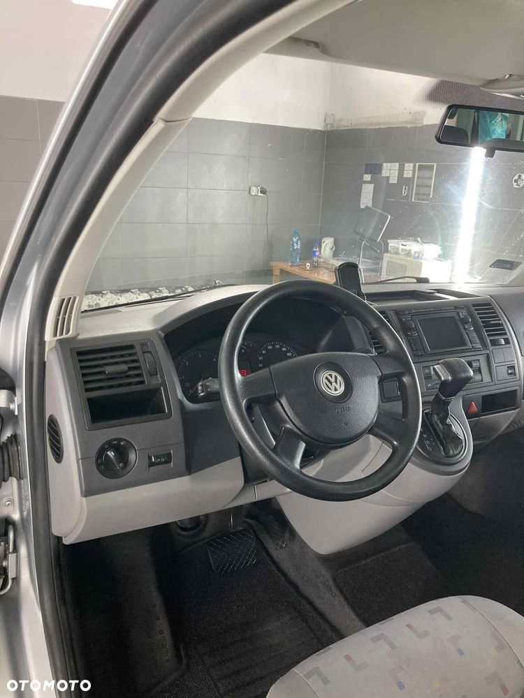 Volkswagen Caravelle - 12