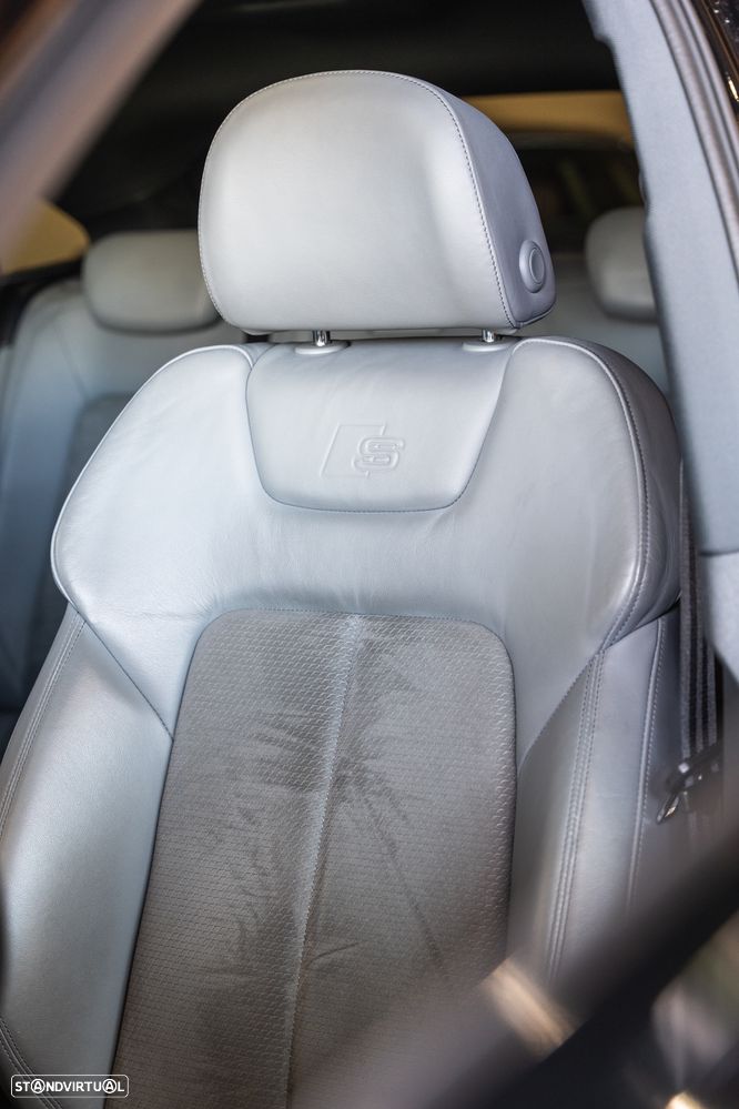 Audi e-tron 55 quattro S line - 11