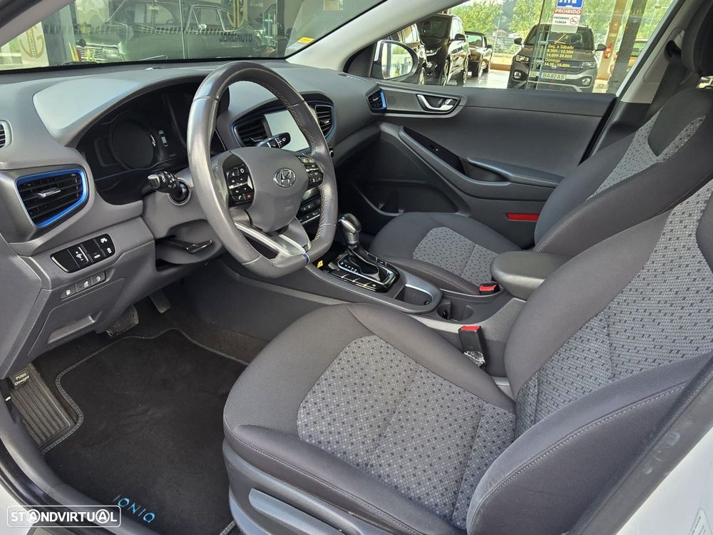 Hyundai Ioniq - 22