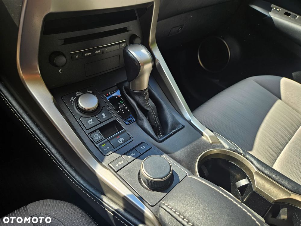 Lexus NX 300h Prestige AWD - 34