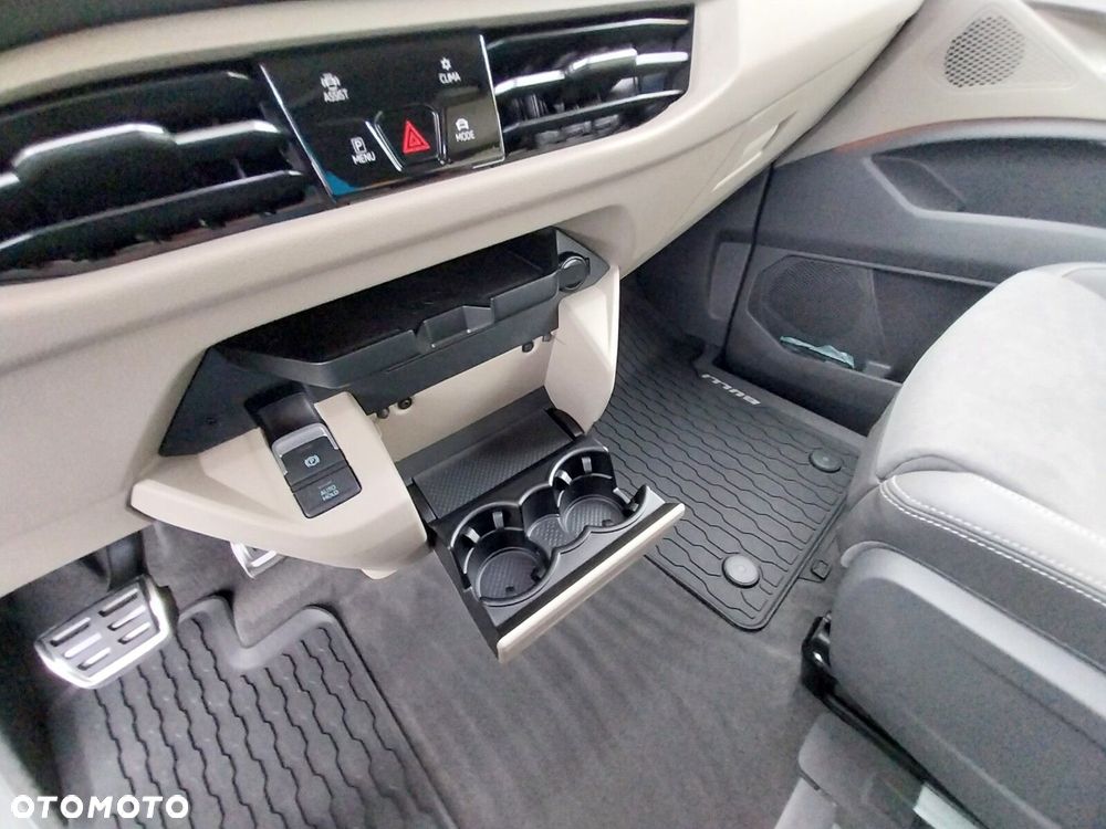 Volkswagen multivan Multivan Style L2 silnik: 2,0 l TDI SCR 110 kW / skrzynia biegów: 7-biegowa DSG rozstaw osi: 3124 mm - 22