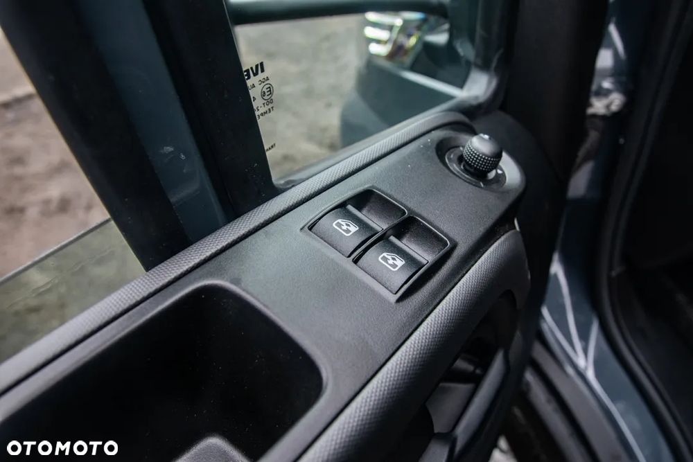 Iveco Daily 70C18HA8/P Hi-Matic Autolaweta Pomoc Drogowa 3.0 180KM - 23