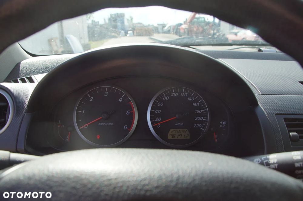Auto na części - Mazda 2 DY Lift 1.4 CITD 67 KM F6JA 2N1R-7F096-AB 2006R Silnik Skrzynia Drzwi Szyba Lusterko Maska Klapa Lampa Zderzak Deska Kokpit Sterownik Moduł - 11