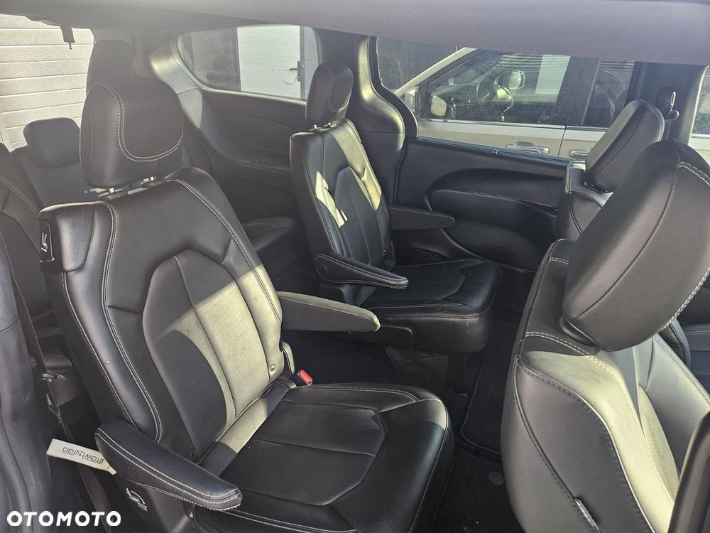 Chrysler Pacifica - 8